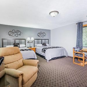 Deluxe Queen Room Two Queen Beds Non-Smoking